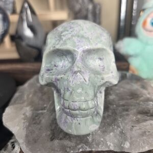 Peace Jade Skull